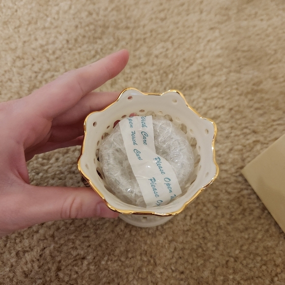 Lenox Pierced Ribbon Votives Set of 2 with Box - Picture 4 of 5